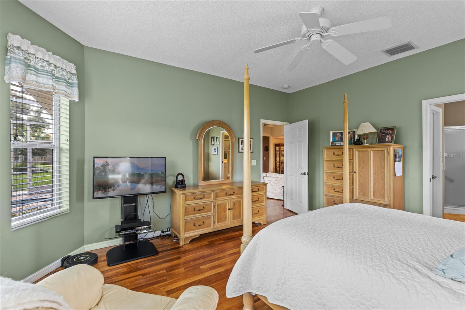 Image 24 of 64 For 4749 St Andrews Arcade