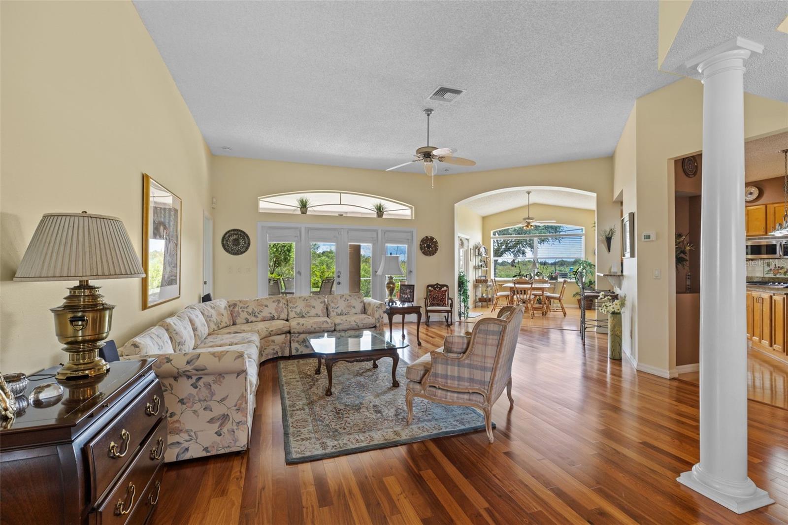 Image 4 of 64 For 4749 St Andrews Arcade