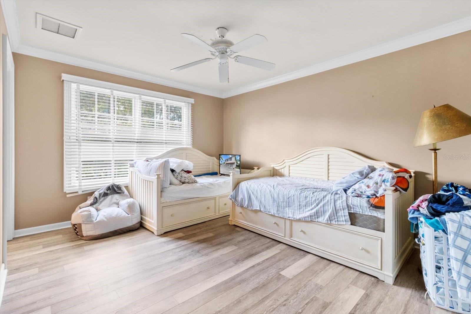 Listing photo id 10 for 519 7th Avenue