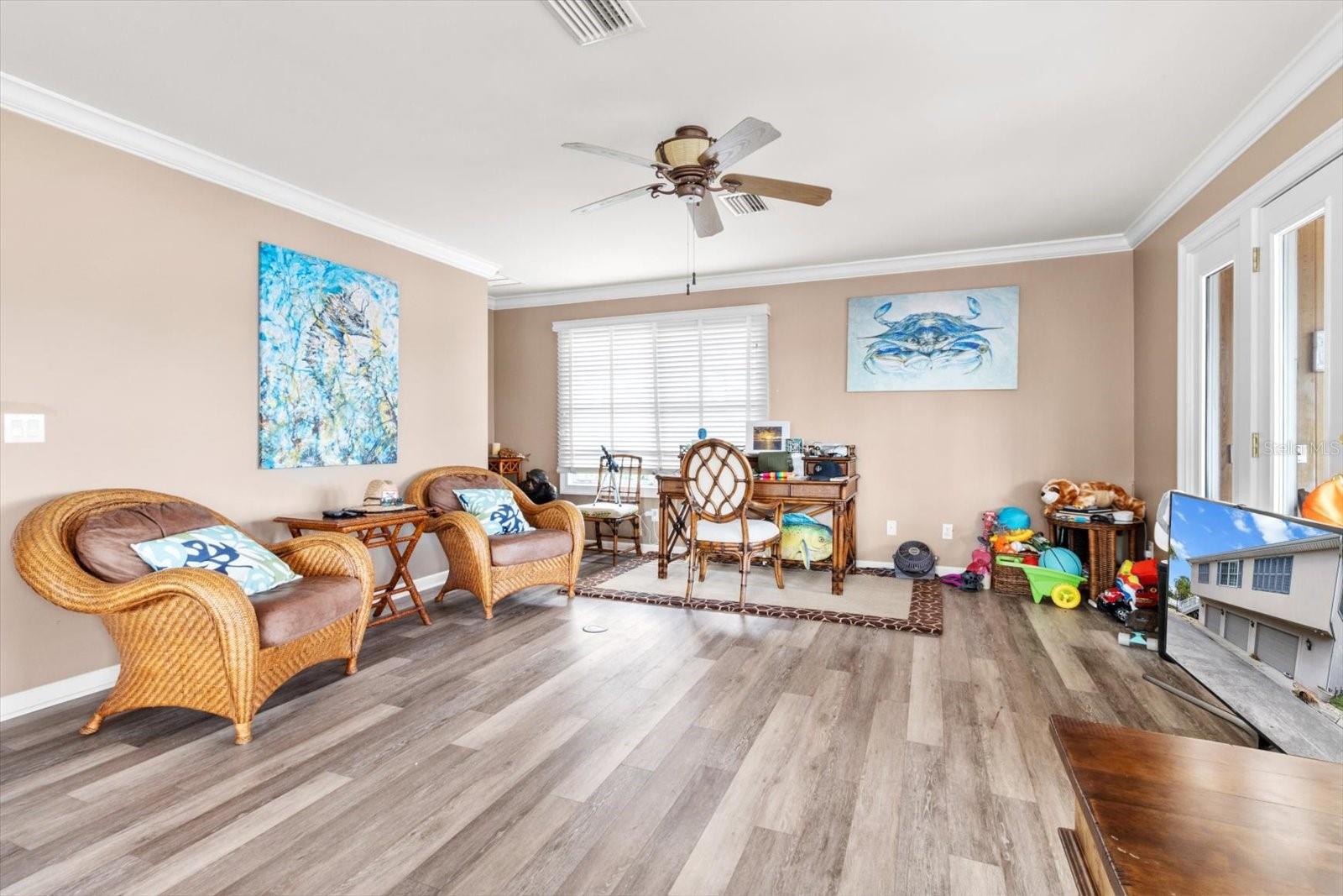 Listing photo id 13 for 519 7th Avenue