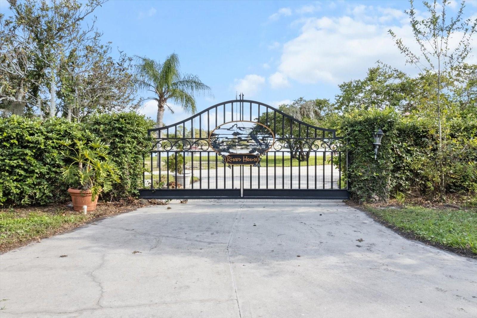 Listing photo id 3 for 519 7th Avenue