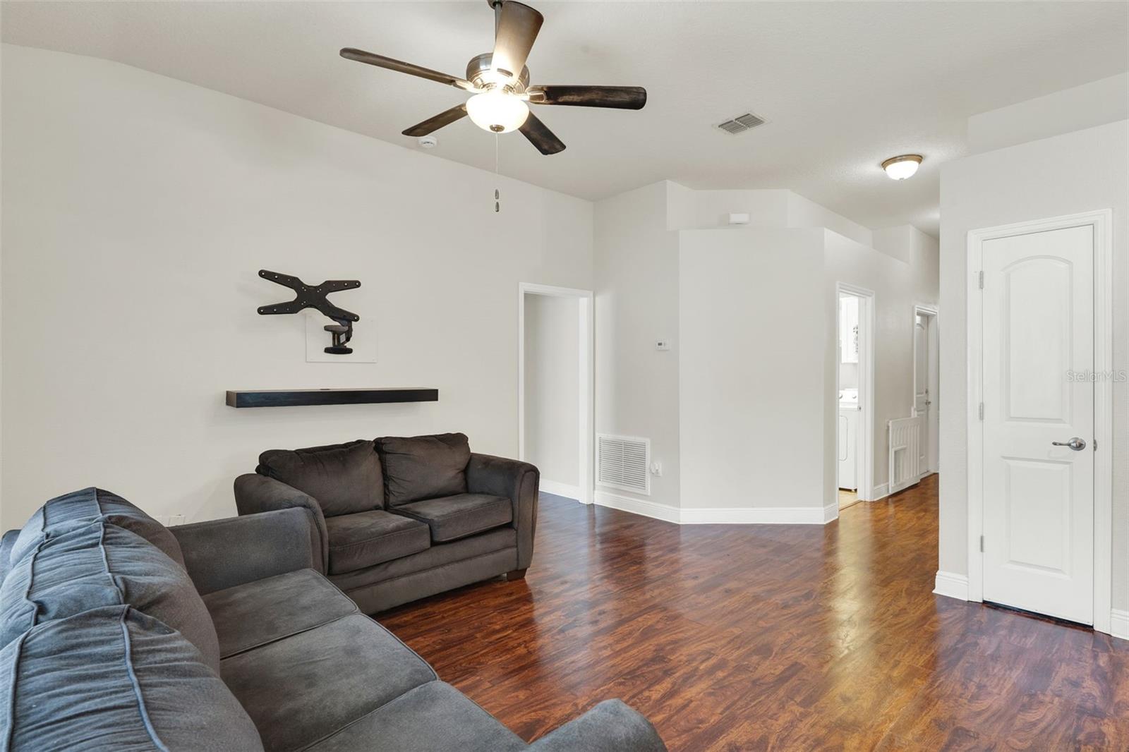 Image 3 of 20 For 4229 Barnsley Lane