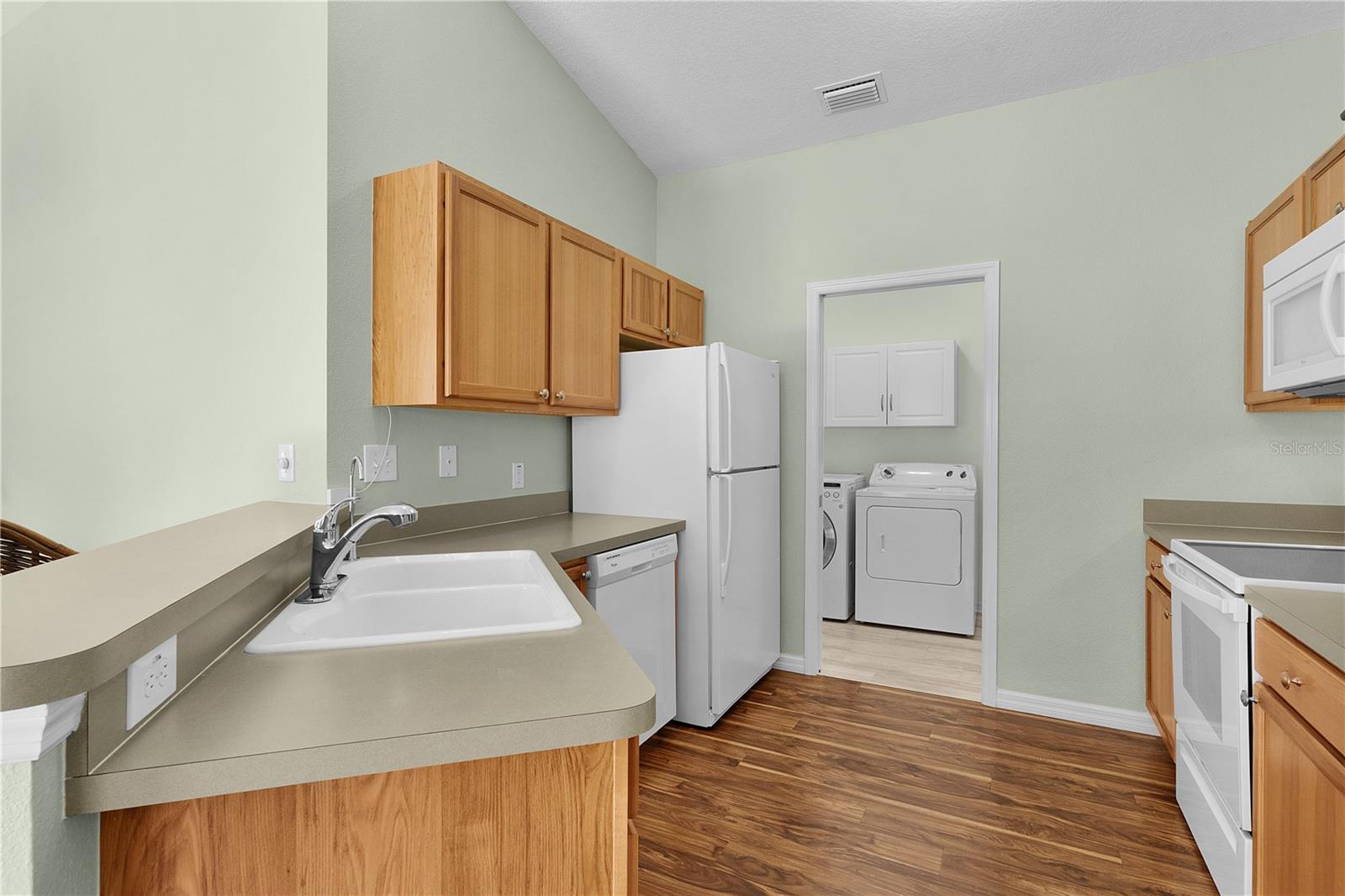 Image 16 of 37 For 3358 Castlegate Court