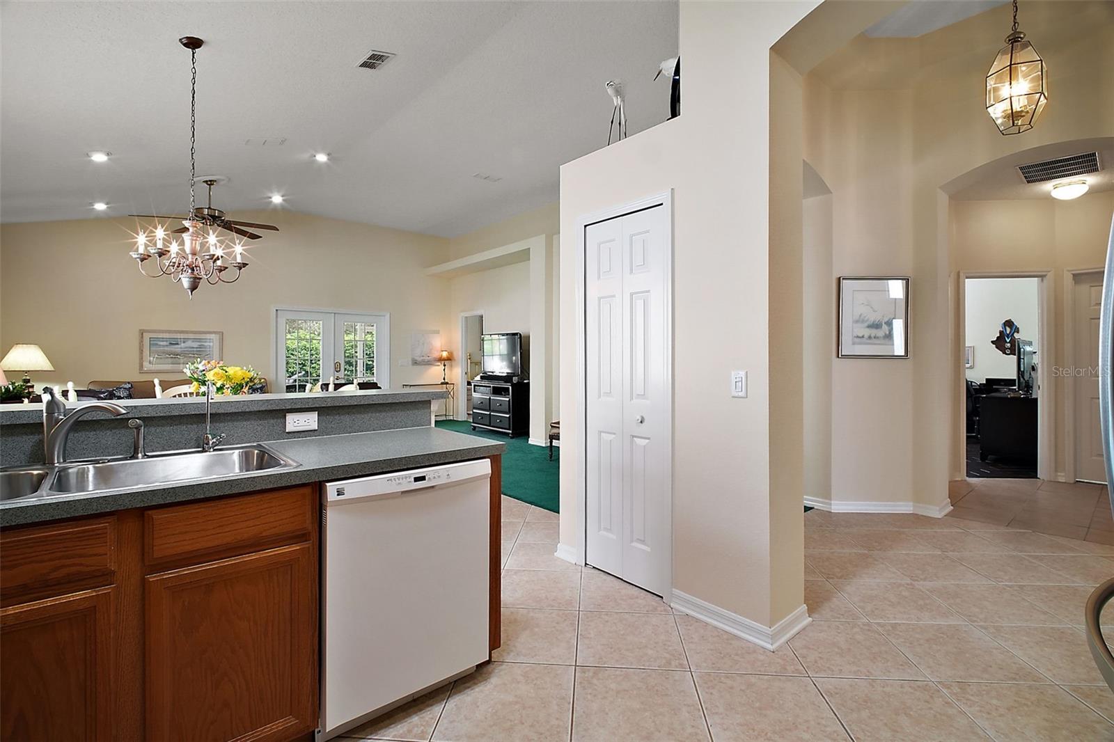 Image 15 of 53 For 8012 Saint James Way