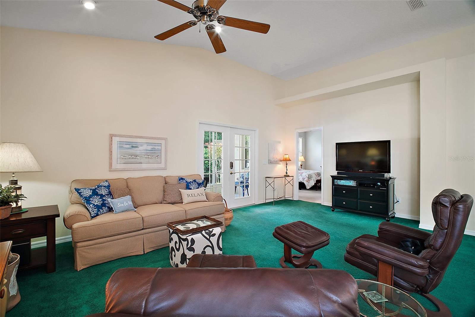 Image 24 of 53 For 8012 Saint James Way
