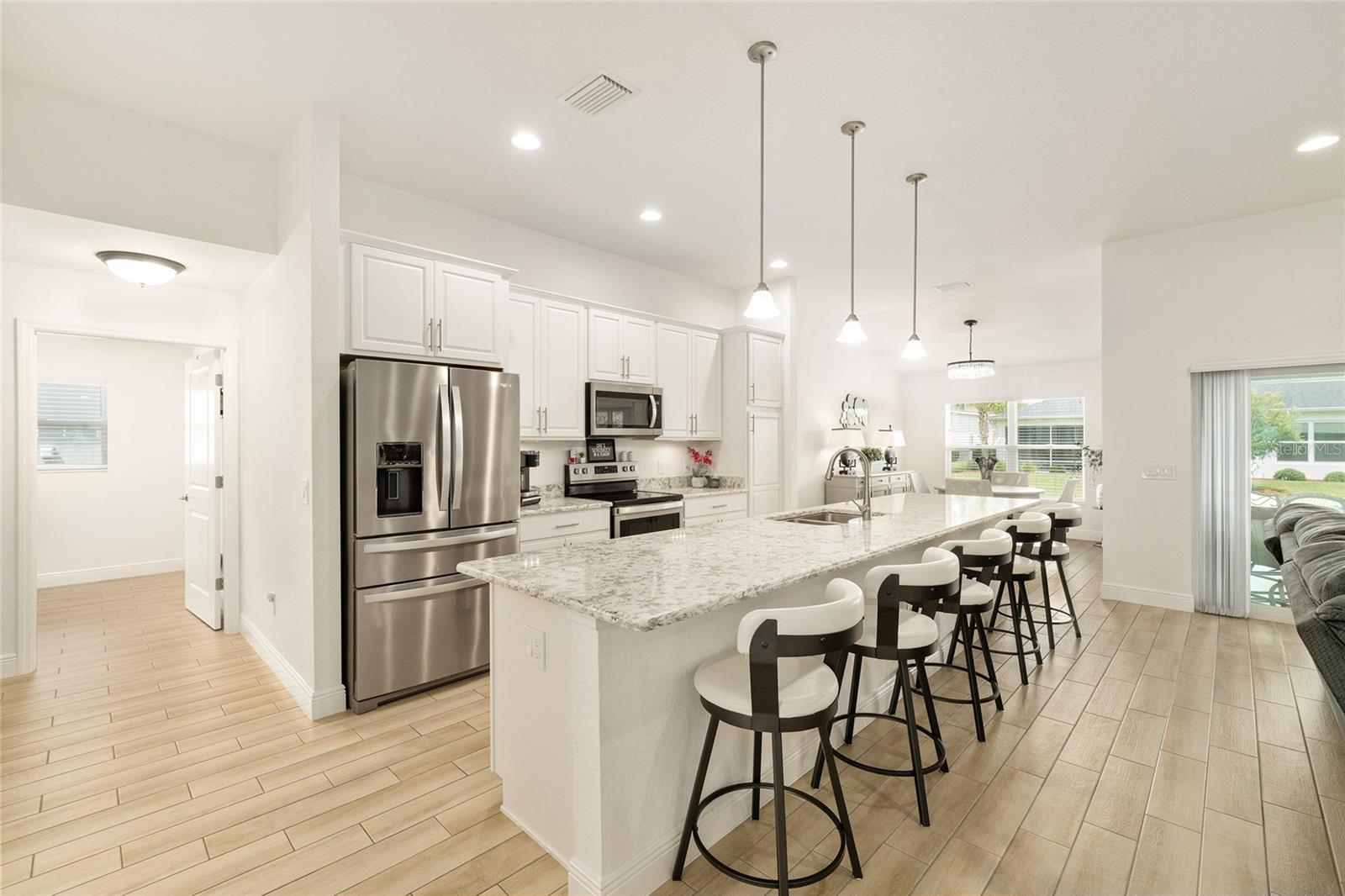 Listing photo id 8 for 10357 Silver Maple Avenue