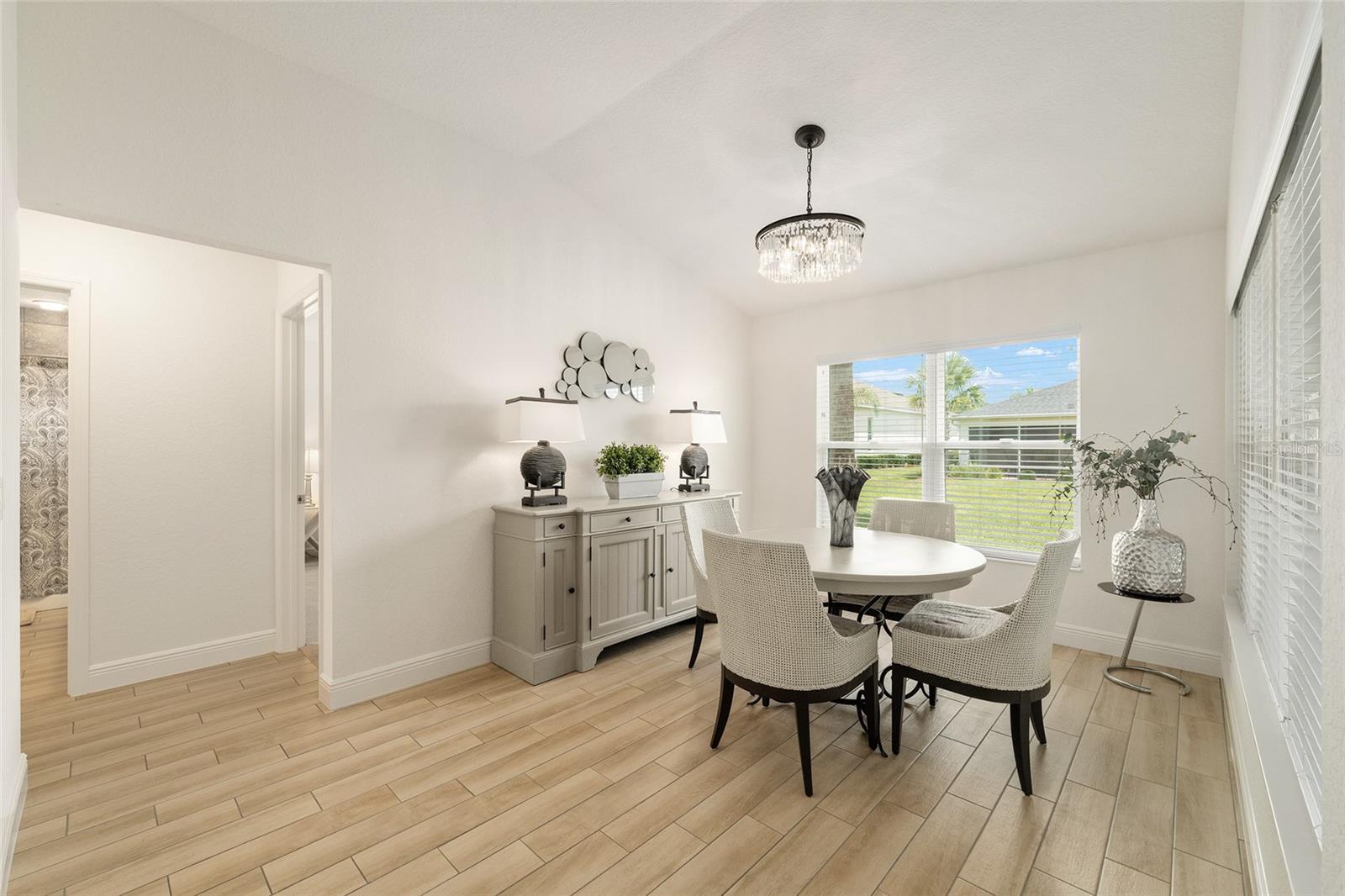 Listing photo id 10 for 10357 Silver Maple Avenue