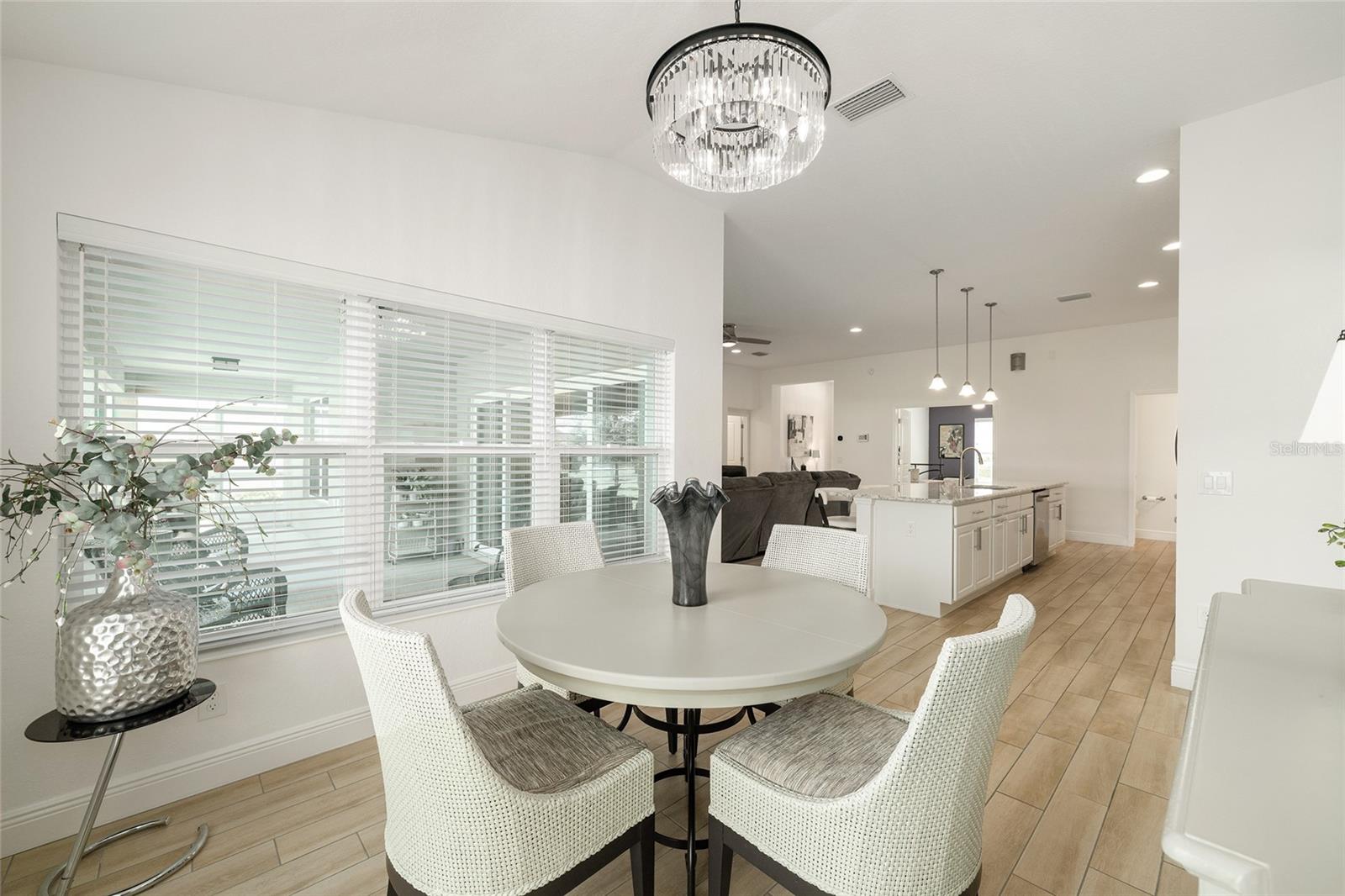 Listing photo id 11 for 10357 Silver Maple Avenue