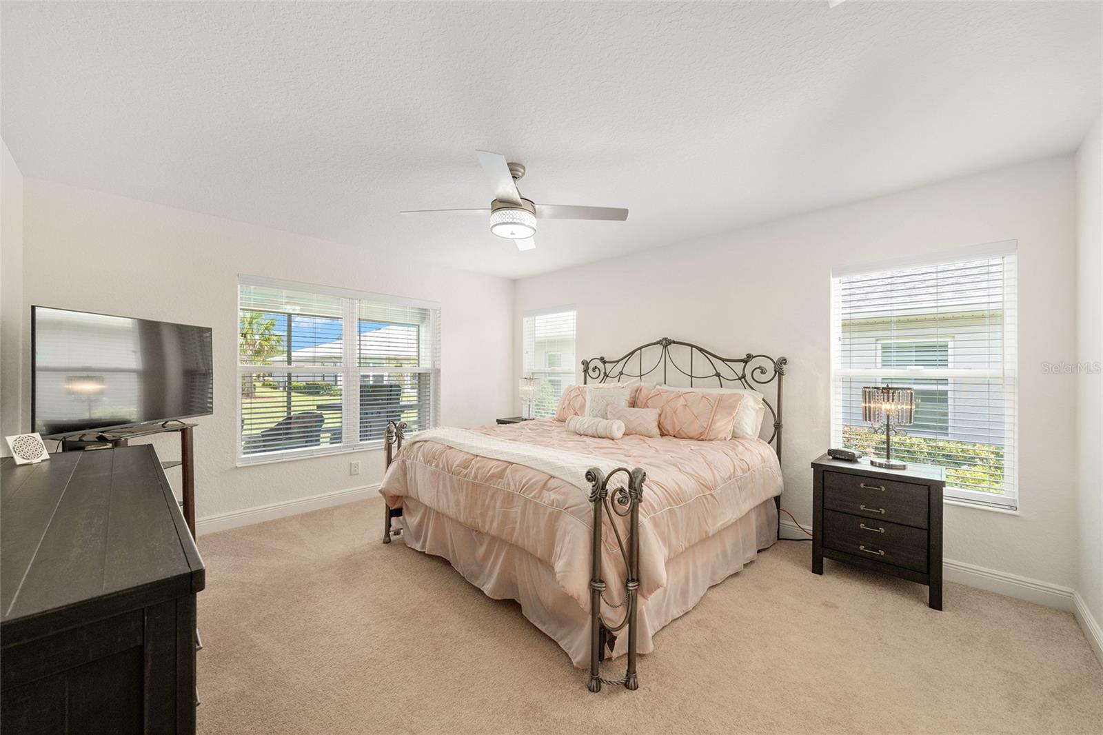 Listing photo id 17 for 10357 Silver Maple Avenue