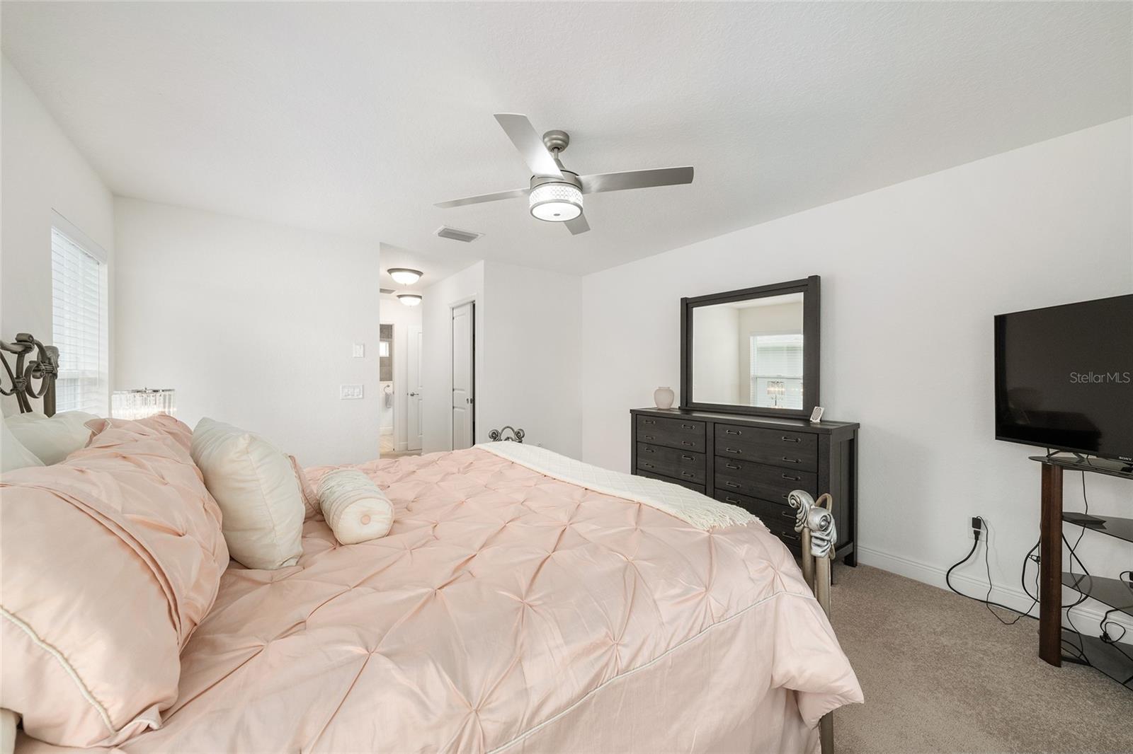 Listing photo id 19 for 10357 Silver Maple Avenue