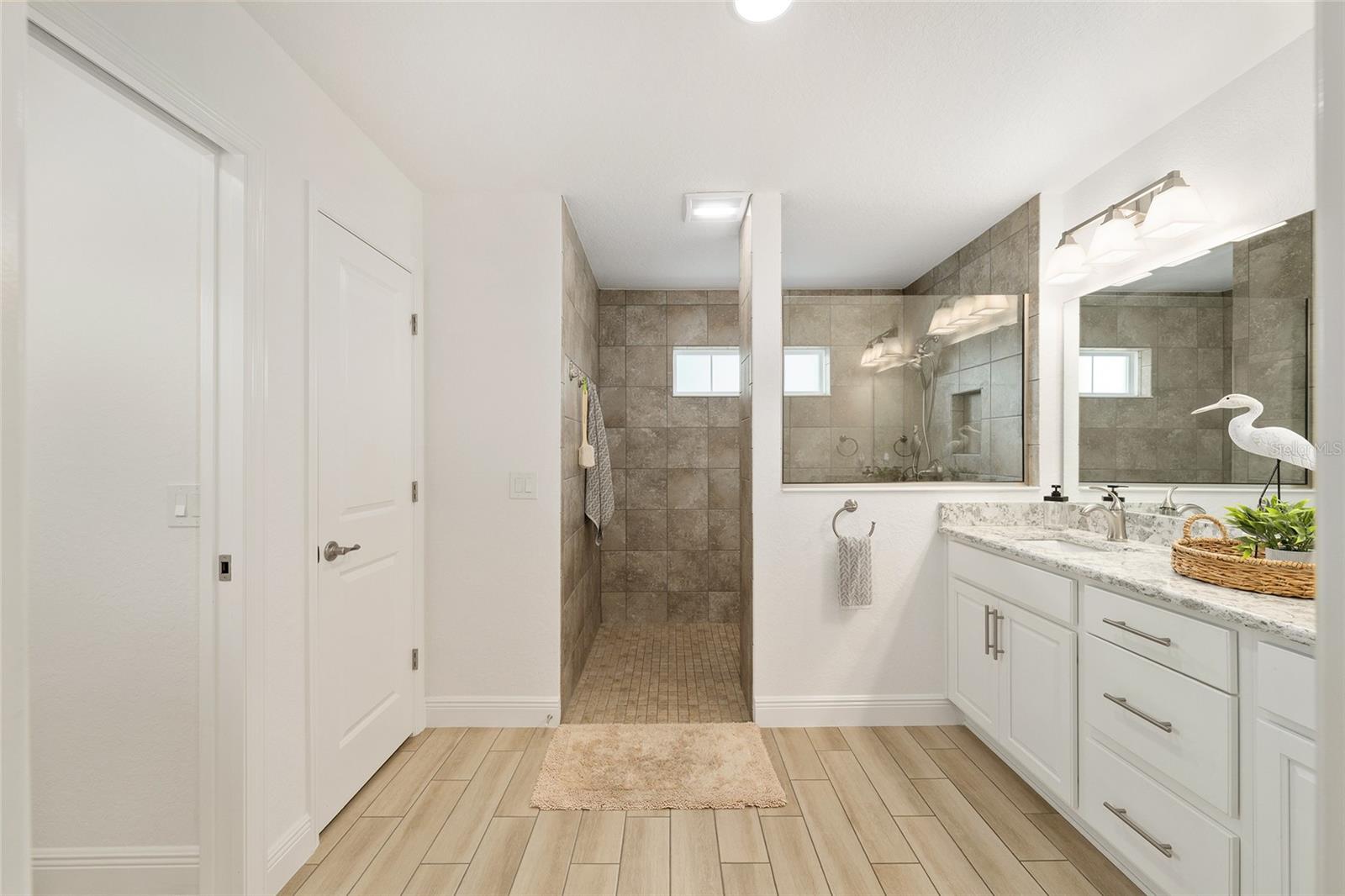 Listing photo id 20 for 10357 Silver Maple Avenue