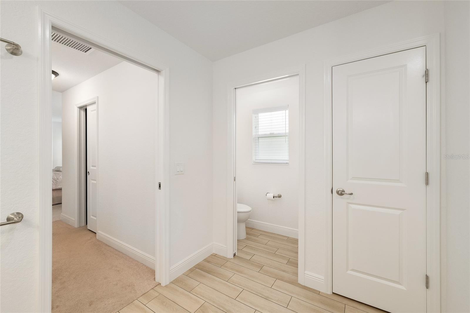 Listing photo id 22 for 10357 Silver Maple Avenue