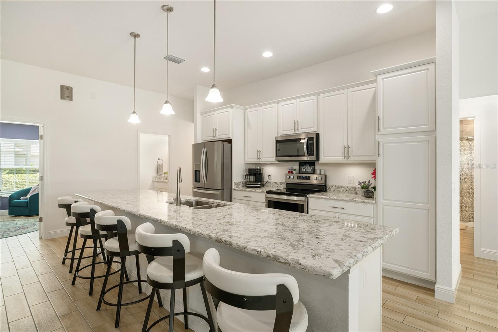 Listing photo id 4 for 10357 Silver Maple Avenue
