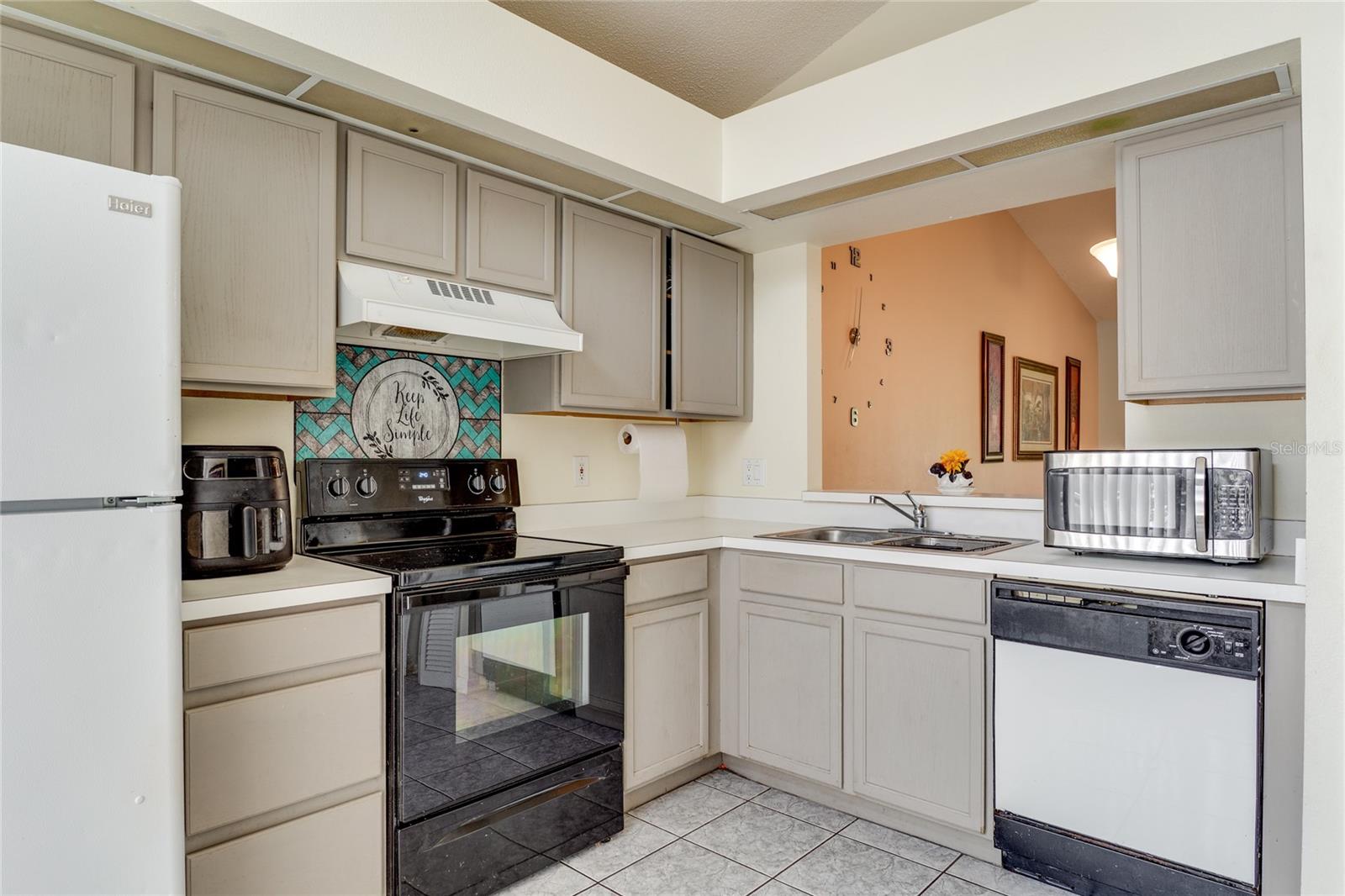 Image 7 of 18 For 13562 Summerton Drive