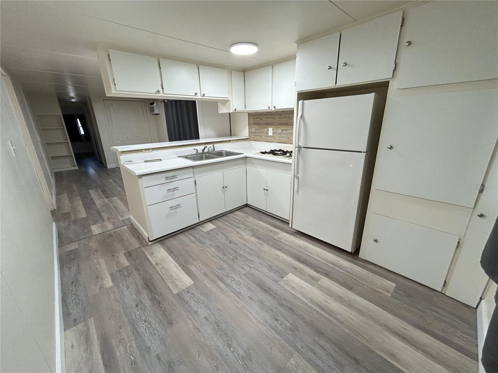 Image 2 of 19 For 1410 Lakeview Drive