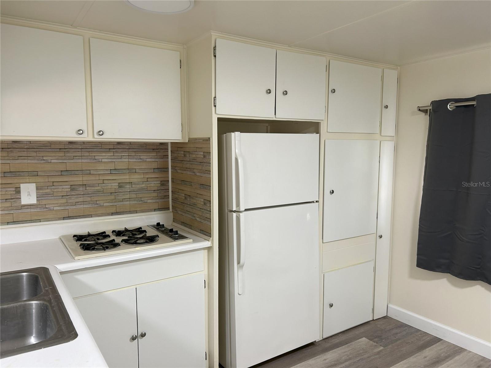 Image 3 of 19 For 1410 Lakeview Drive