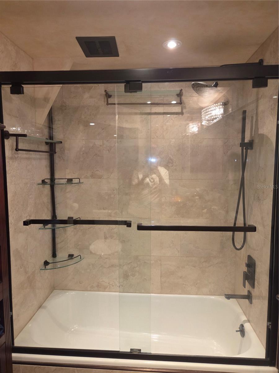 Image 60 of 81 For 507 Lakeshore Drive