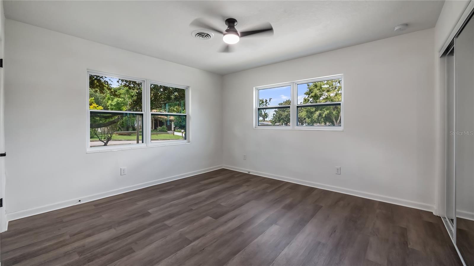 Image 18 of 32 For 472 Sheldon Place