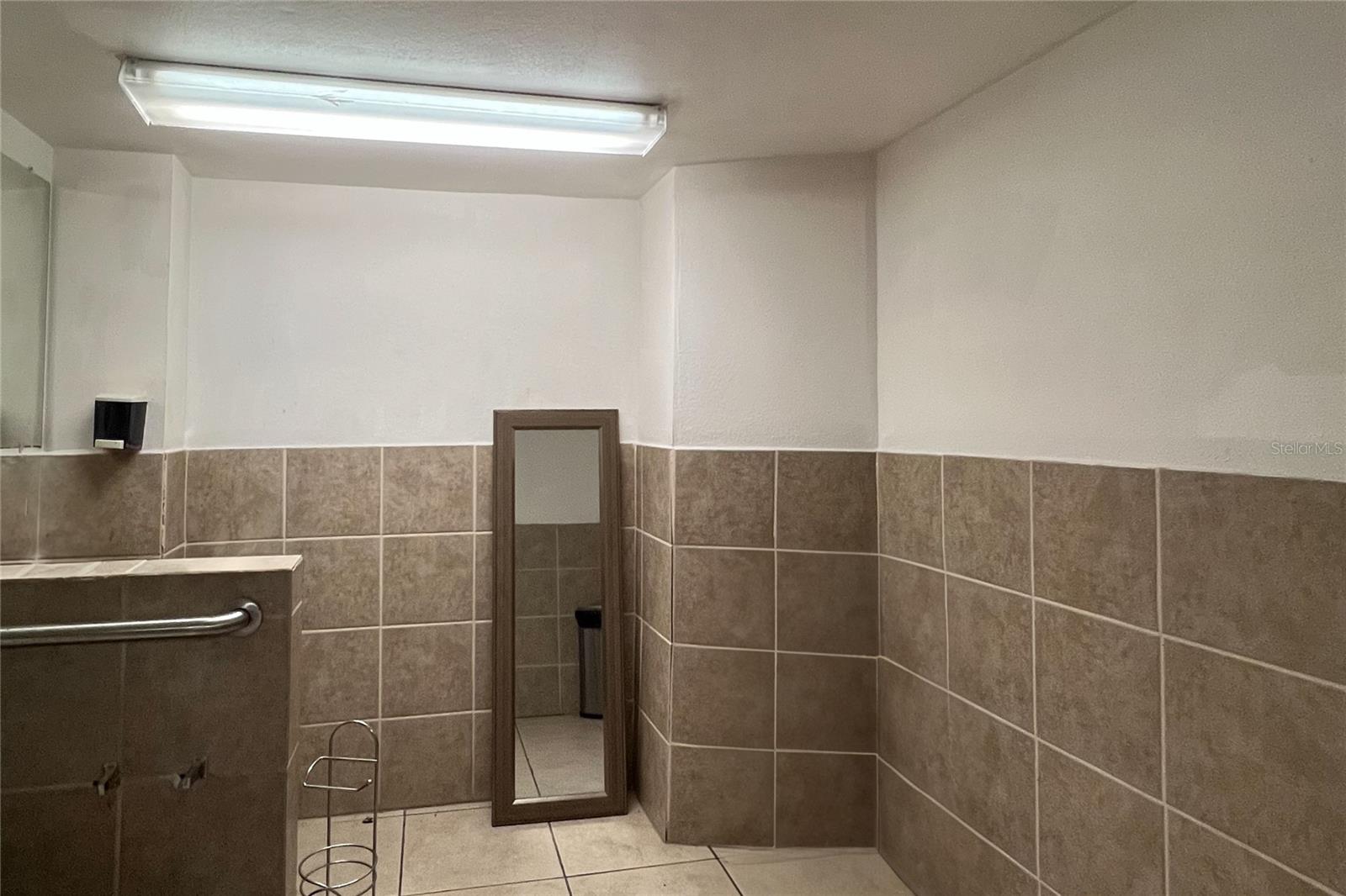 Image 7 of 8 For 390 Burleigh Boulevard 334