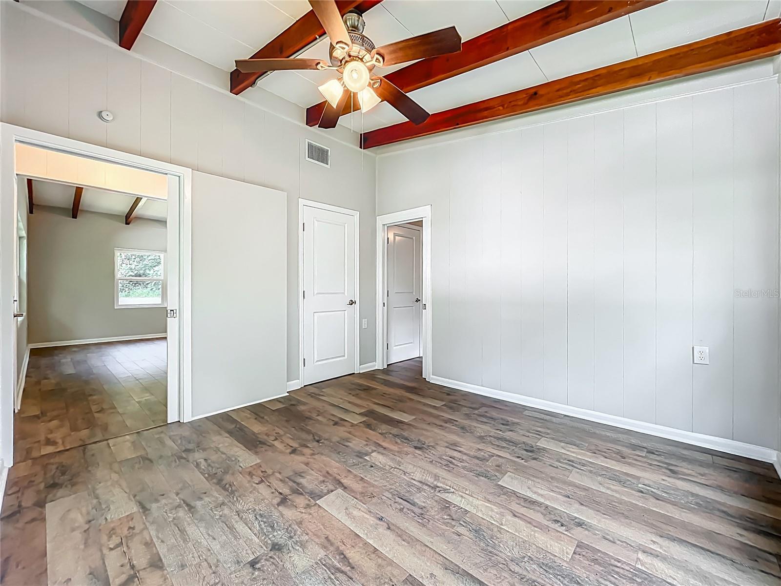 Image 10 of 24 For 1607 Lakeview Court
