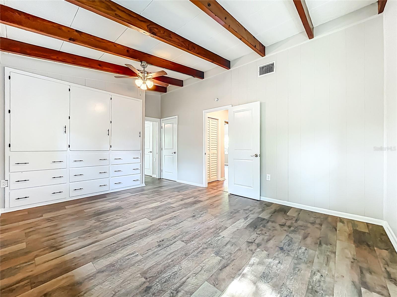 Image 16 of 24 For 1607 Lakeview Court