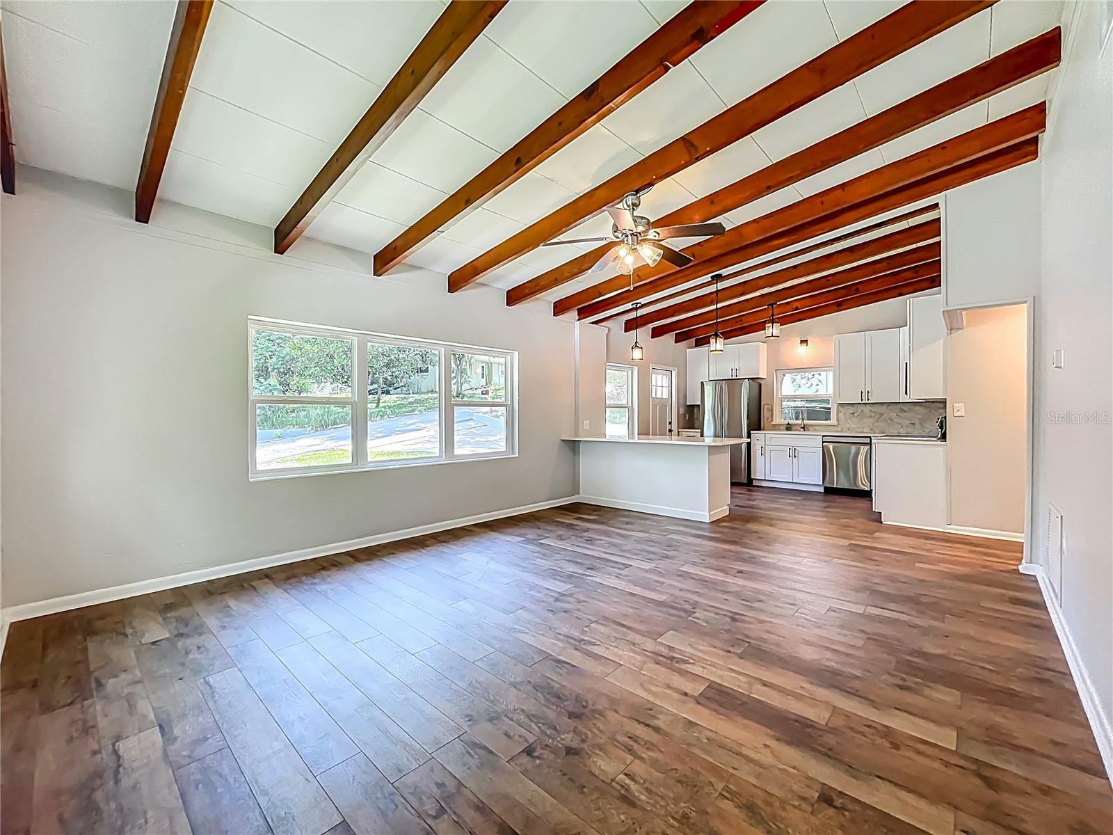 Image 2 of 24 For 1607 Lakeview Court