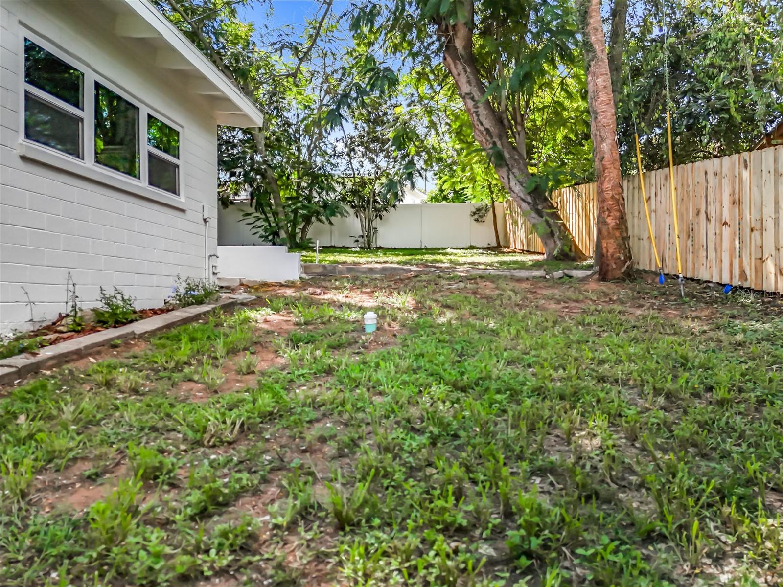 Image 22 of 24 For 1607 Lakeview Court