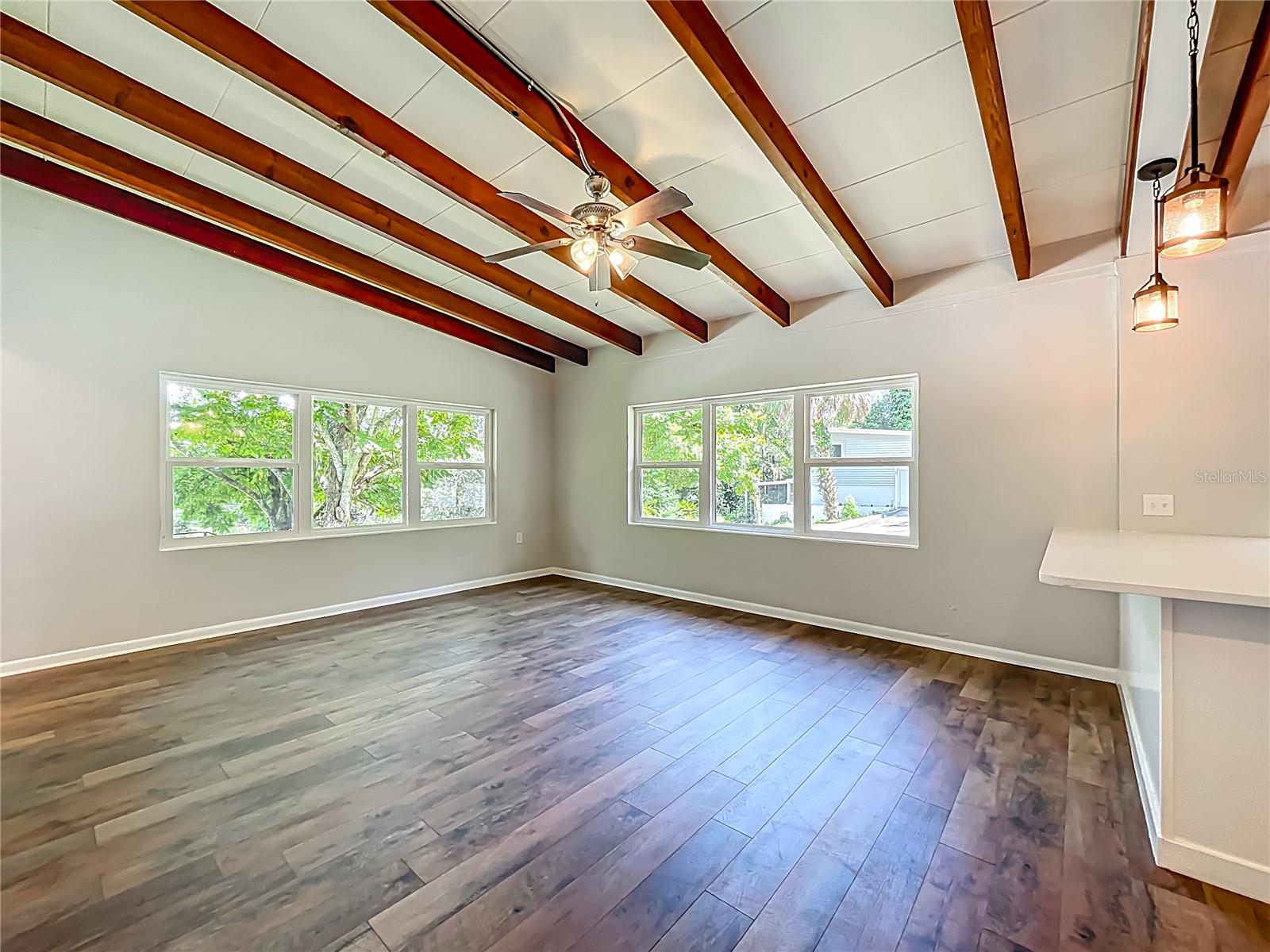 Image 5 of 24 For 1607 Lakeview Court