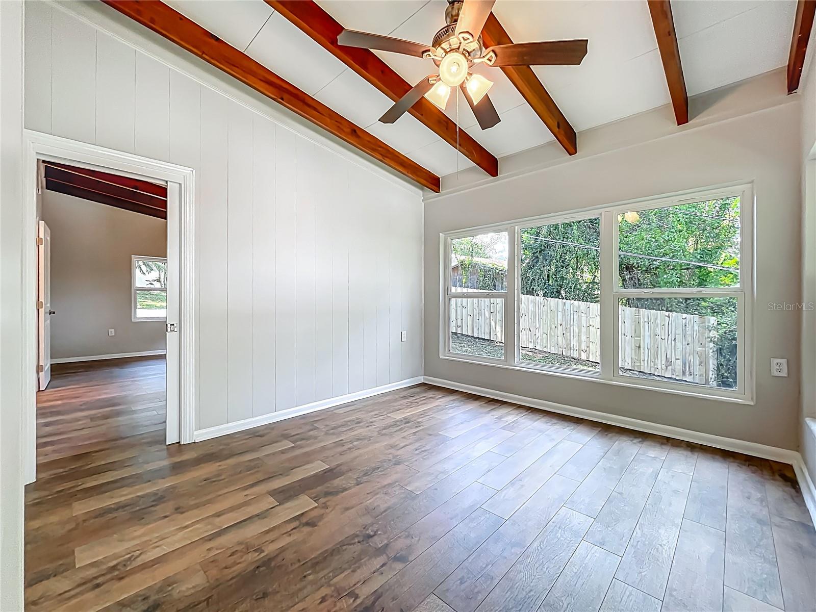 Image 9 of 24 For 1607 Lakeview Court