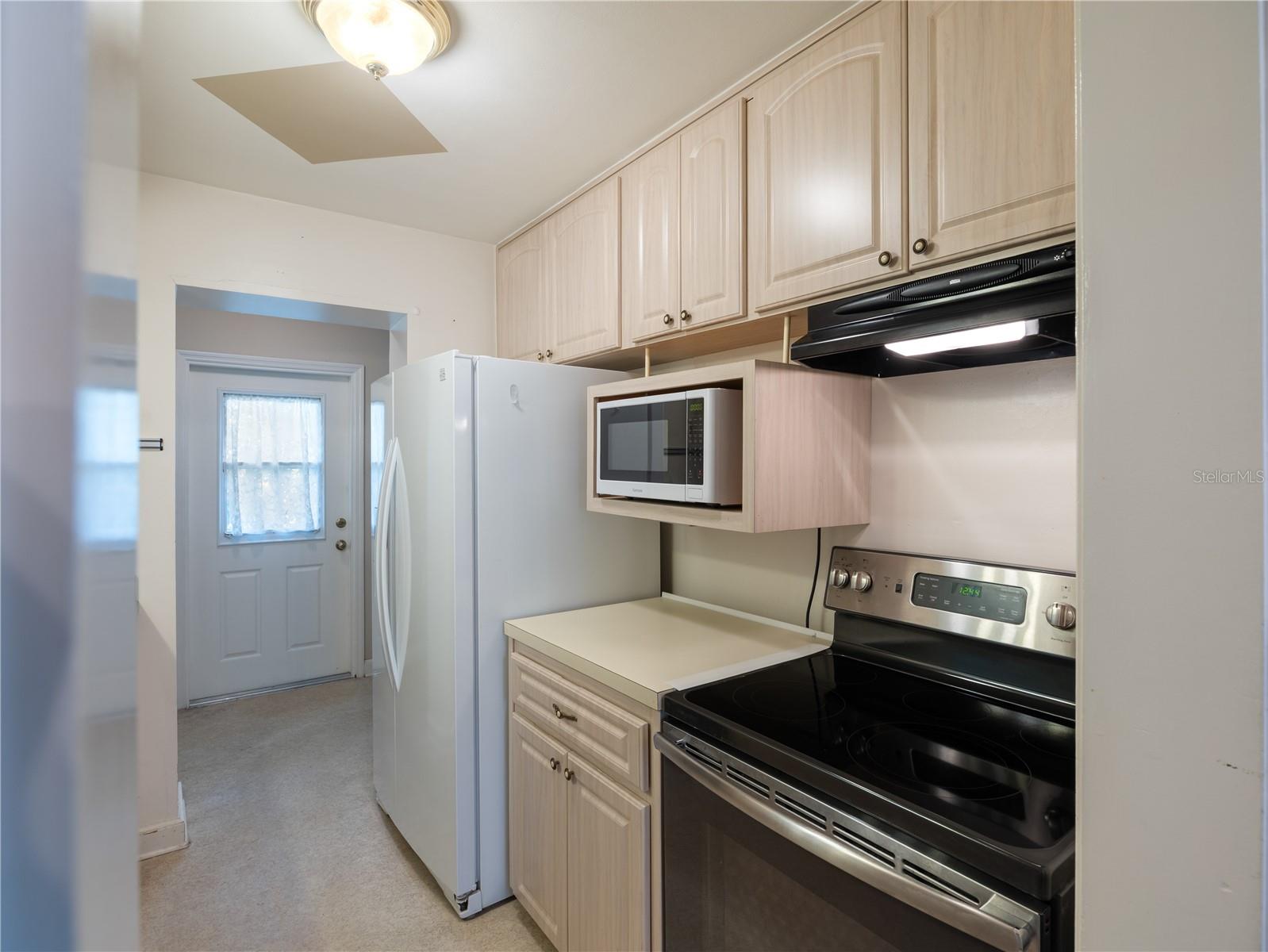 Image 13 of 38 For 906 Oak Drive