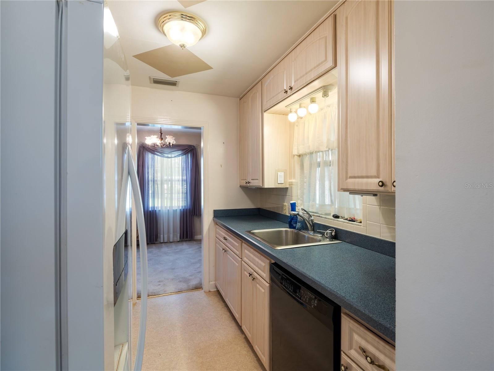 Image 14 of 38 For 906 Oak Drive