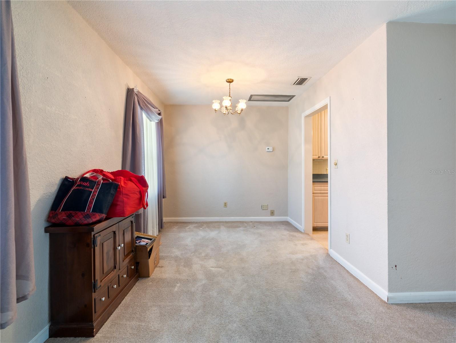 Image 15 of 38 For 906 Oak Drive