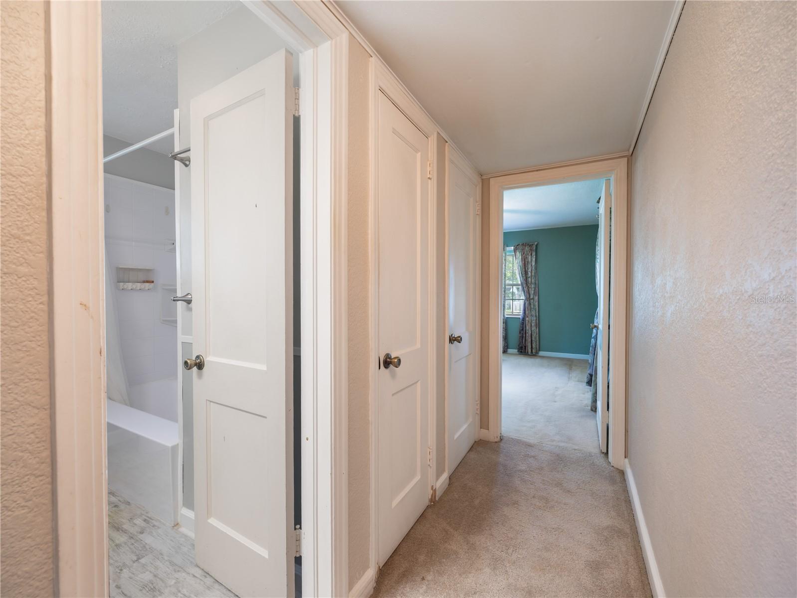 Image 21 of 38 For 906 Oak Drive