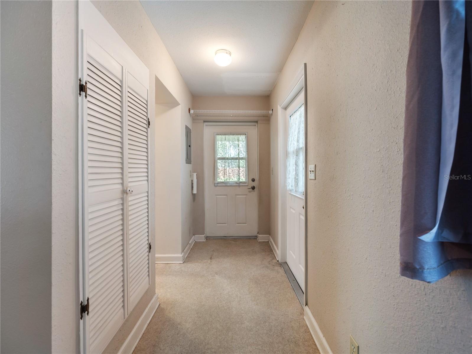 Image 22 of 38 For 906 Oak Drive