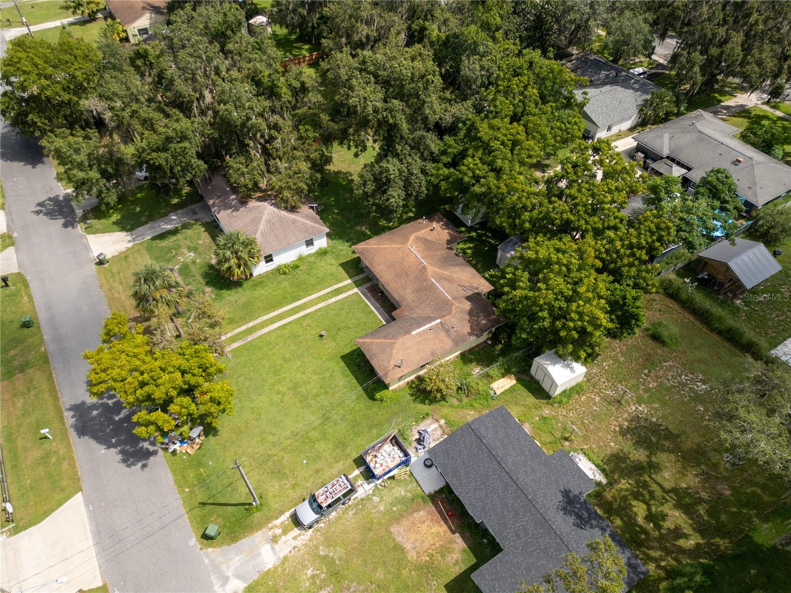 Image 26 of 38 For 906 Oak Drive