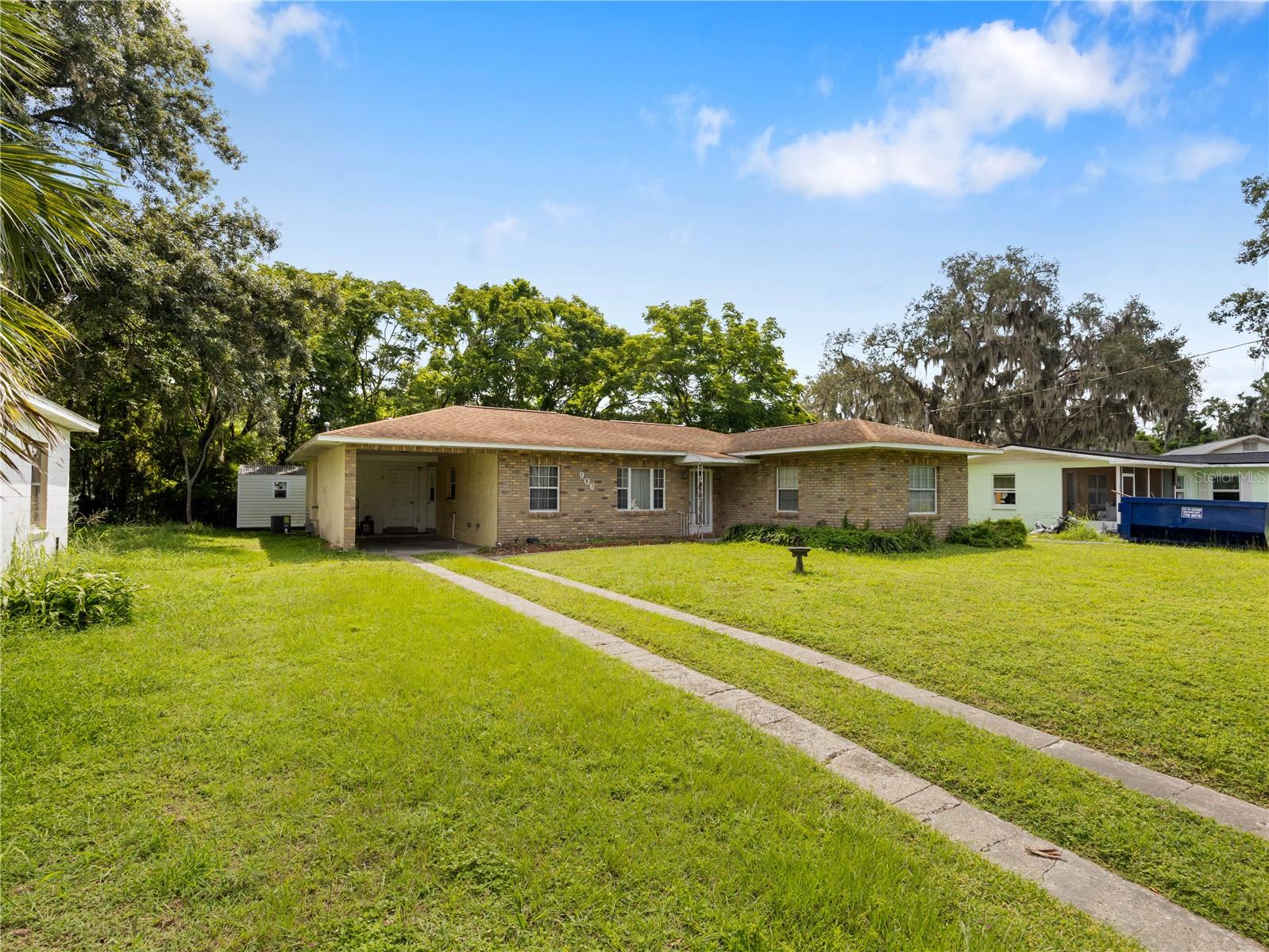 Image 3 of 38 For 906 Oak Drive