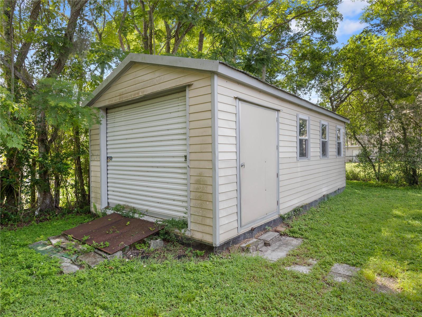 Image 34 of 38 For 906 Oak Drive
