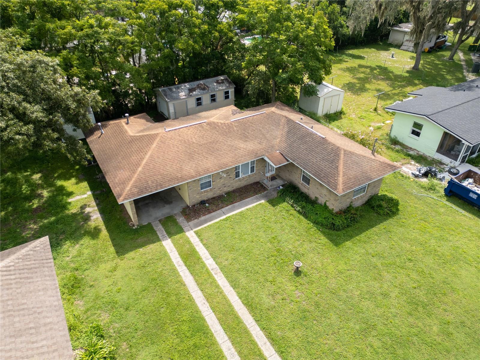 Image 4 of 38 For 906 Oak Drive