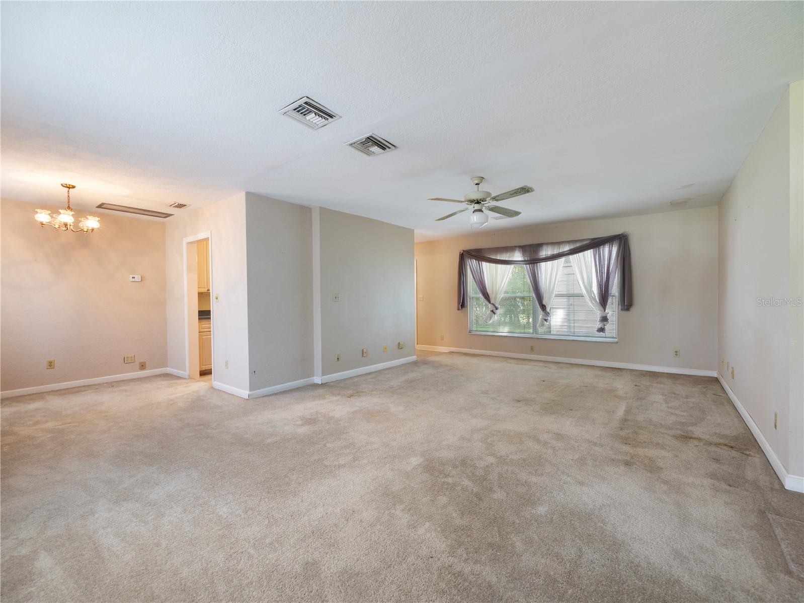 Image 8 of 38 For 906 Oak Drive