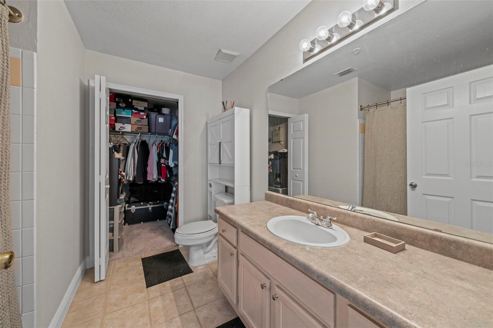 Image 18 of 28 For 3396 Parkchester Square Boulevard 204
