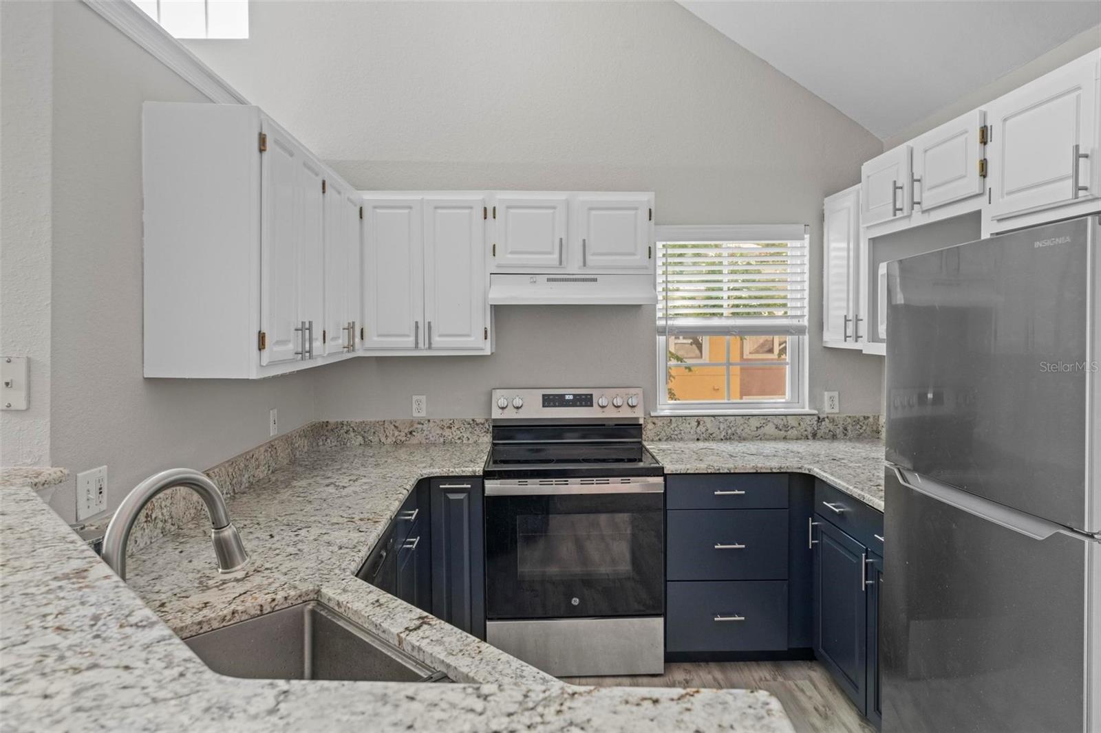 Image 5 of 28 For 3396 Parkchester Square Boulevard 204