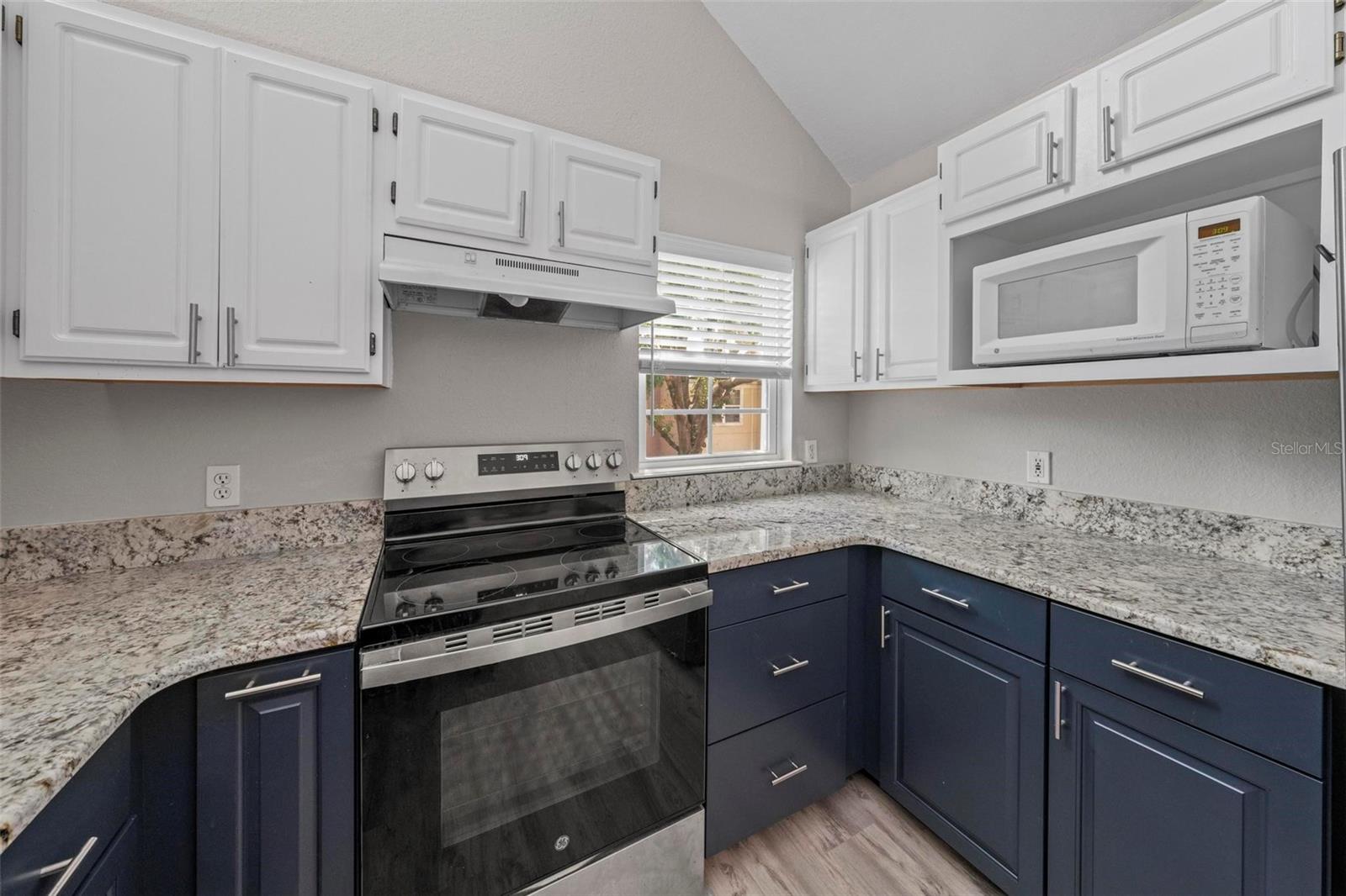Image 7 of 28 For 3396 Parkchester Square Boulevard 204