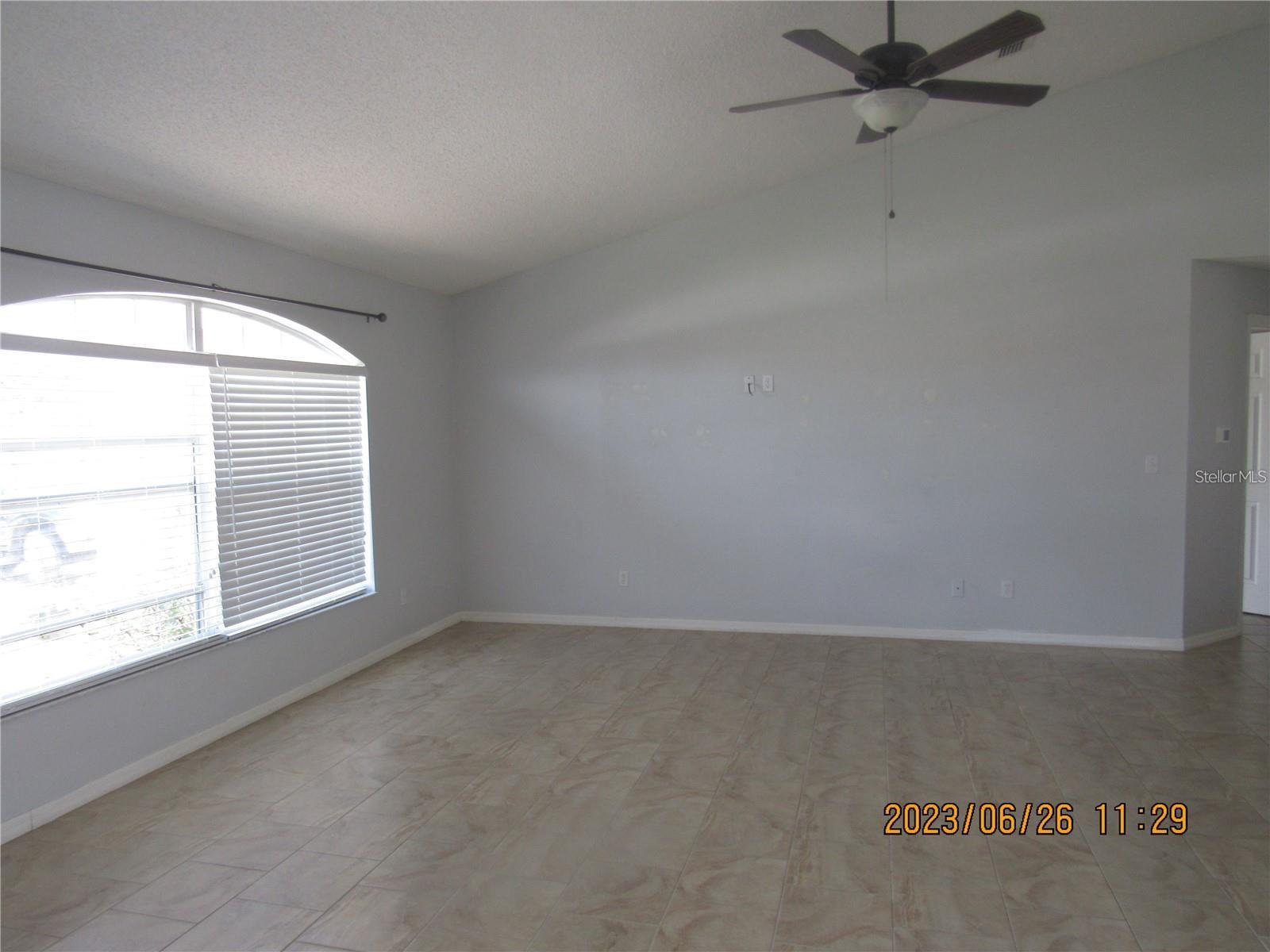 Image 10 of 21 For 1018 Bluegrass Drive