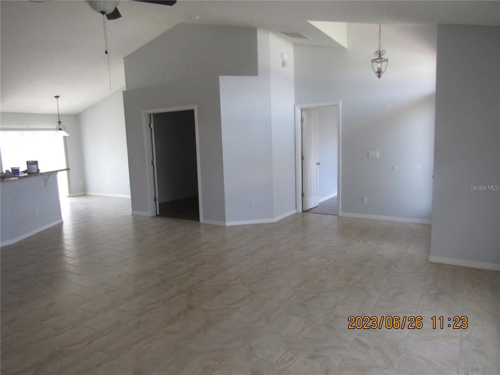 Image 5 of 21 For 1018 Bluegrass Drive