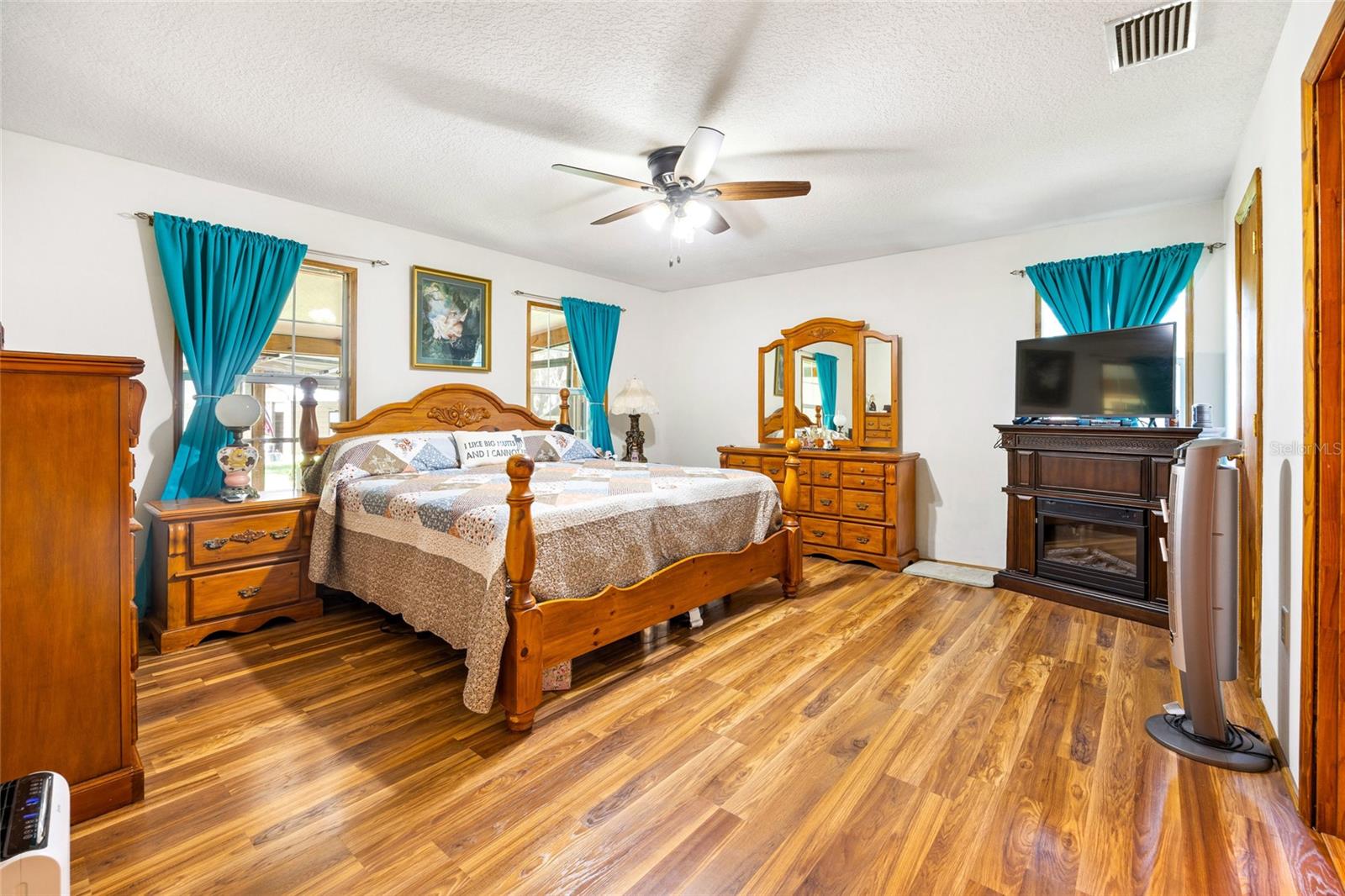 Listing photo id 12 for 7701 170th Avenue Road