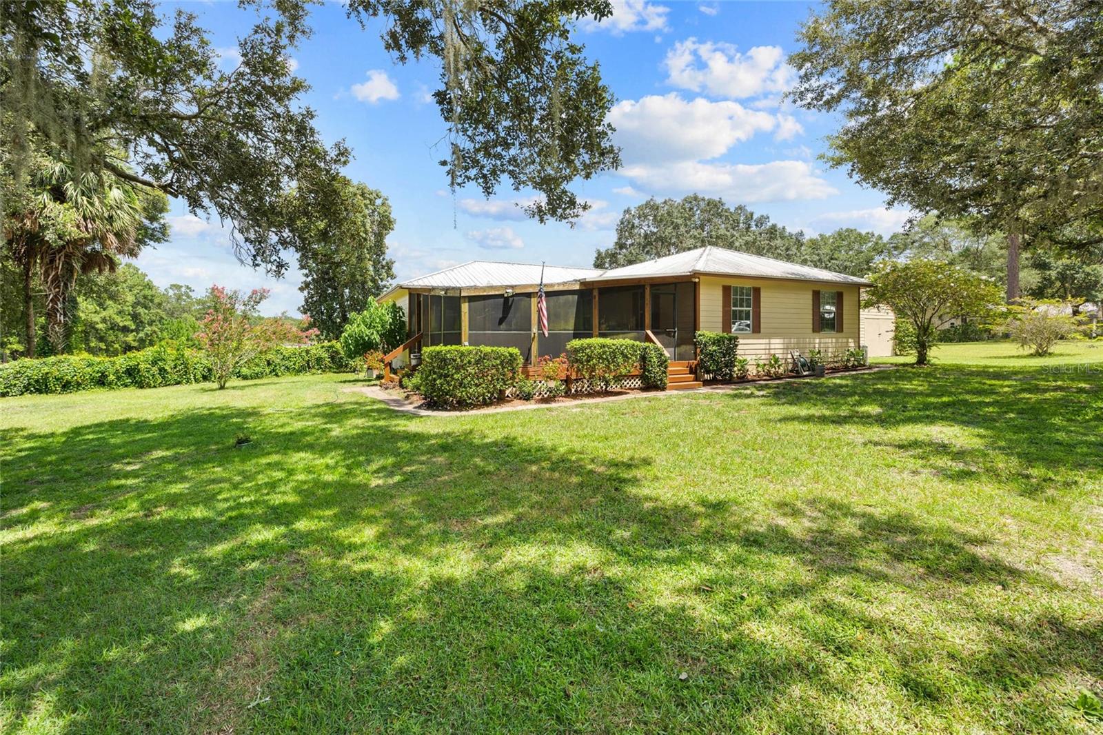 Listing photo id 0 for 7701 170th Avenue Road
