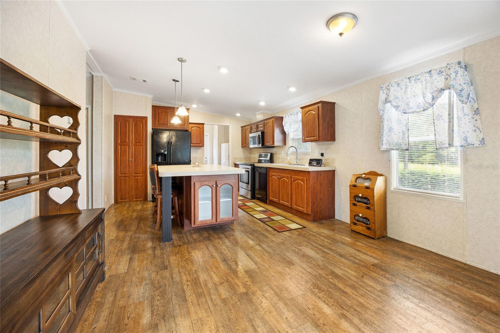 Listing photo id 28 for 7701 170th Avenue Road