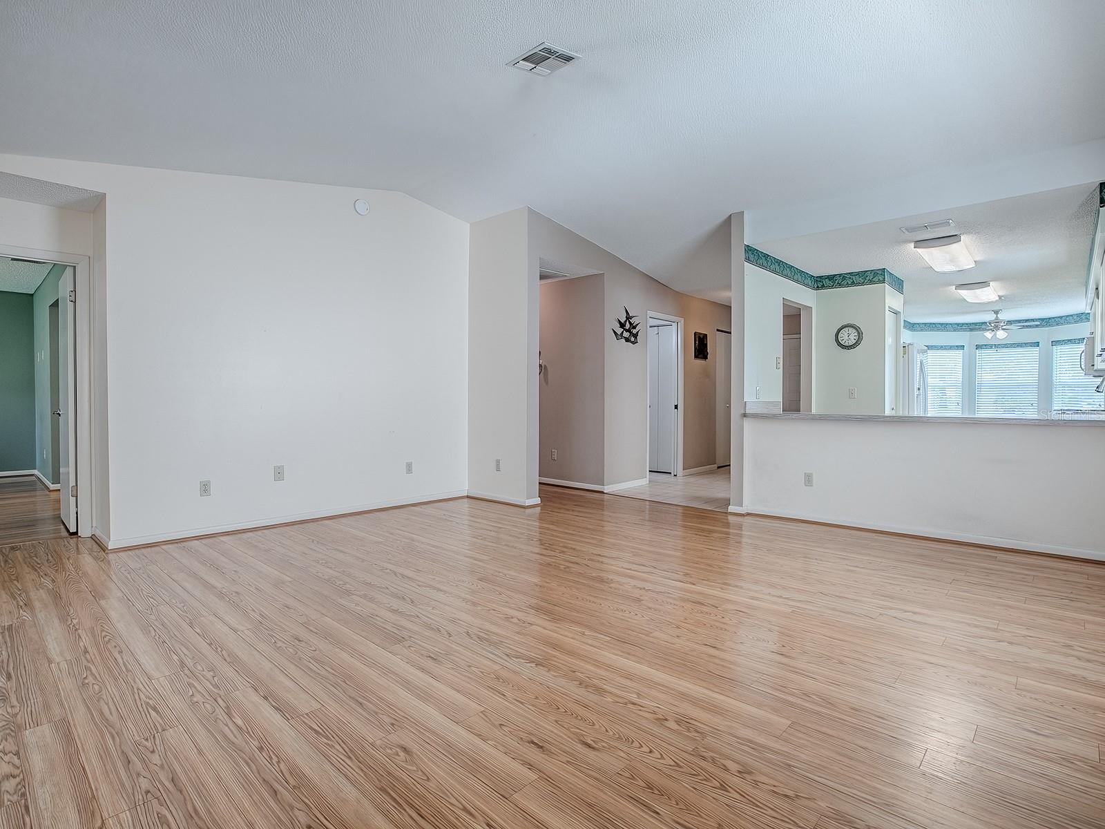 Image 10 of 43 For 642 Glen Oaks Drive