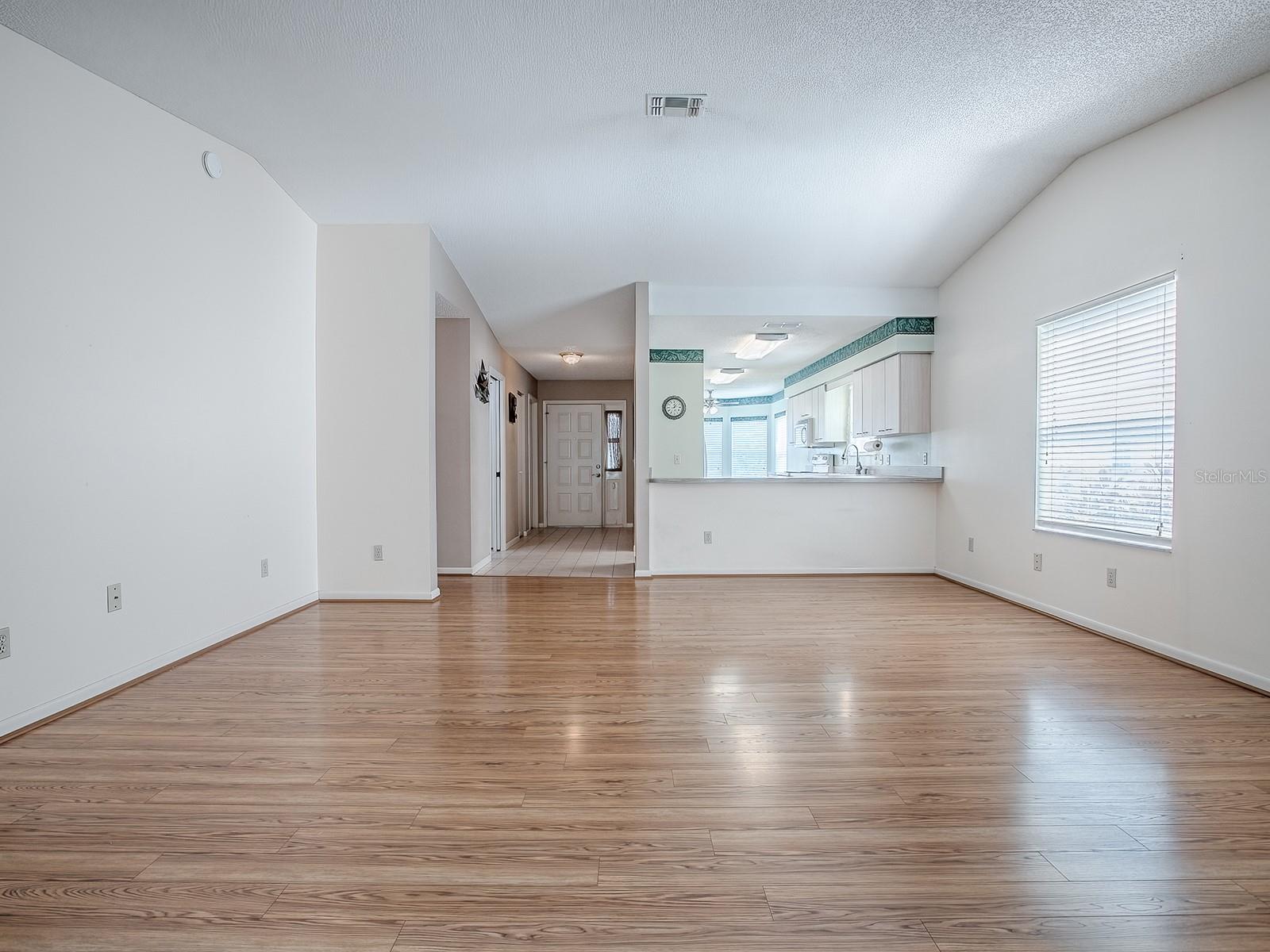 Image 11 of 43 For 642 Glen Oaks Drive