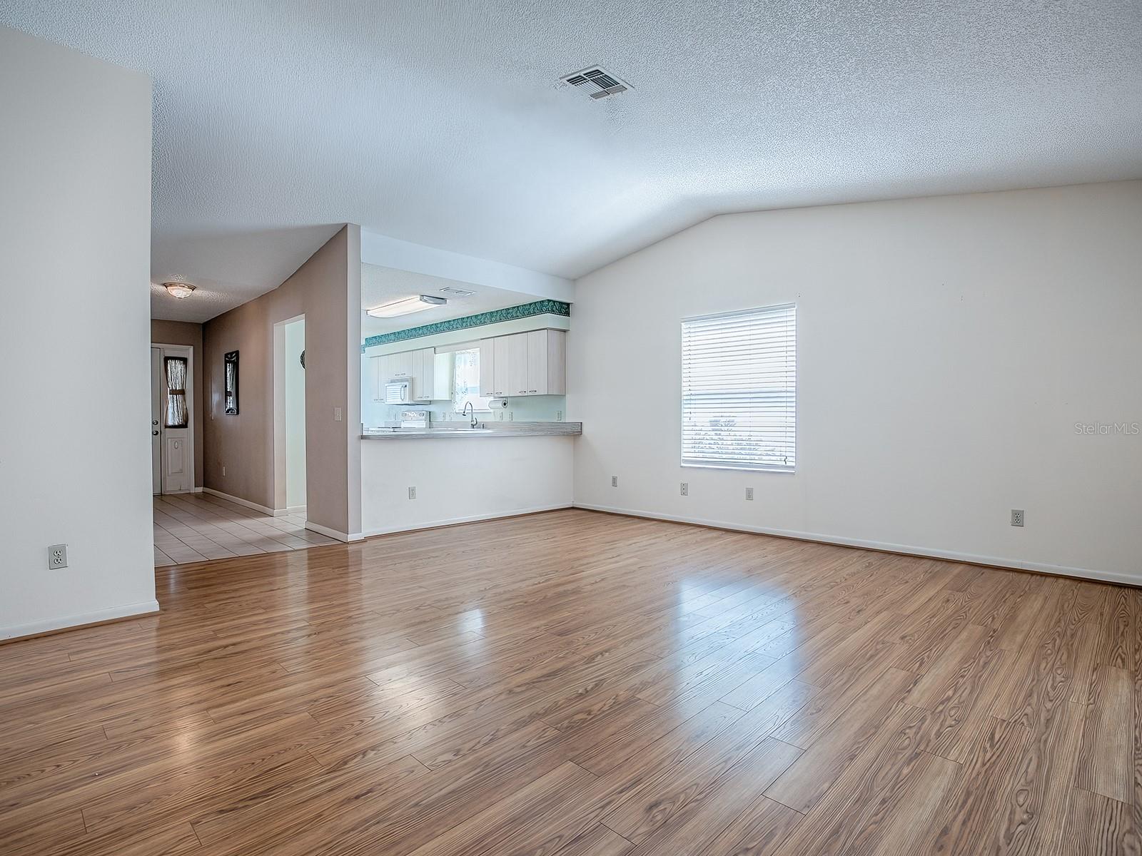 Image 12 of 43 For 642 Glen Oaks Drive